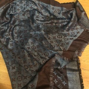 LV scarf